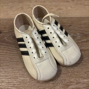 Vintage Adidas Kids Toddler Lace Up Indoor Soccer Gym Shoes Size 5